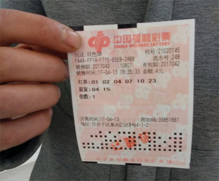 尤文的计划是租借菲利普斯半个赛季，并且承担球员的部分薪水，目前双方正在进行谈判。
